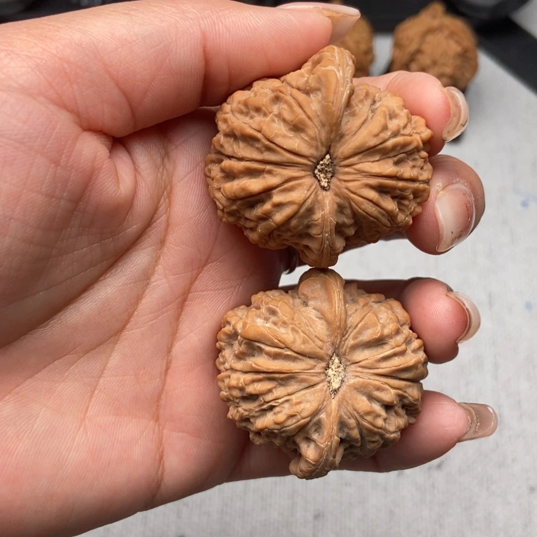 喜****文玩核桃吊坠血麒麟