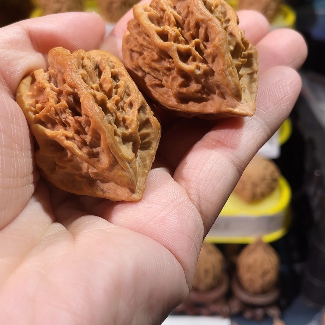 文玩核桃吊坠龙抬头