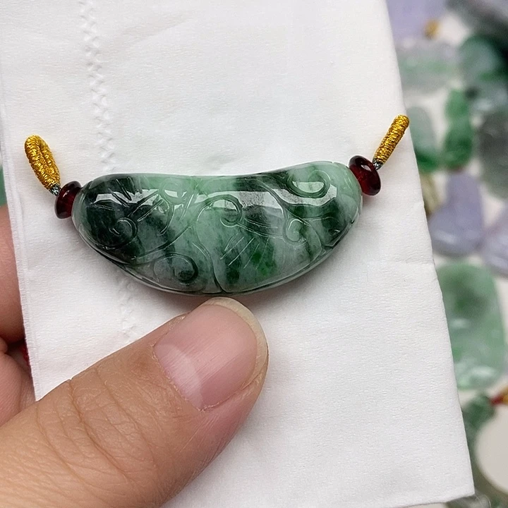 翡翠未镶嵌颈饰05号