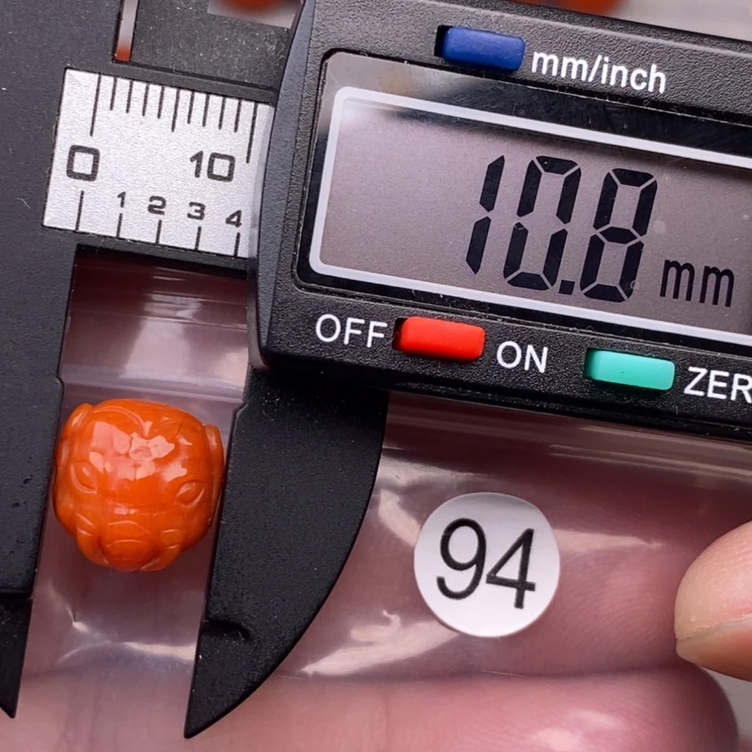 南红玛瑙未镶嵌配饰有瑕疵