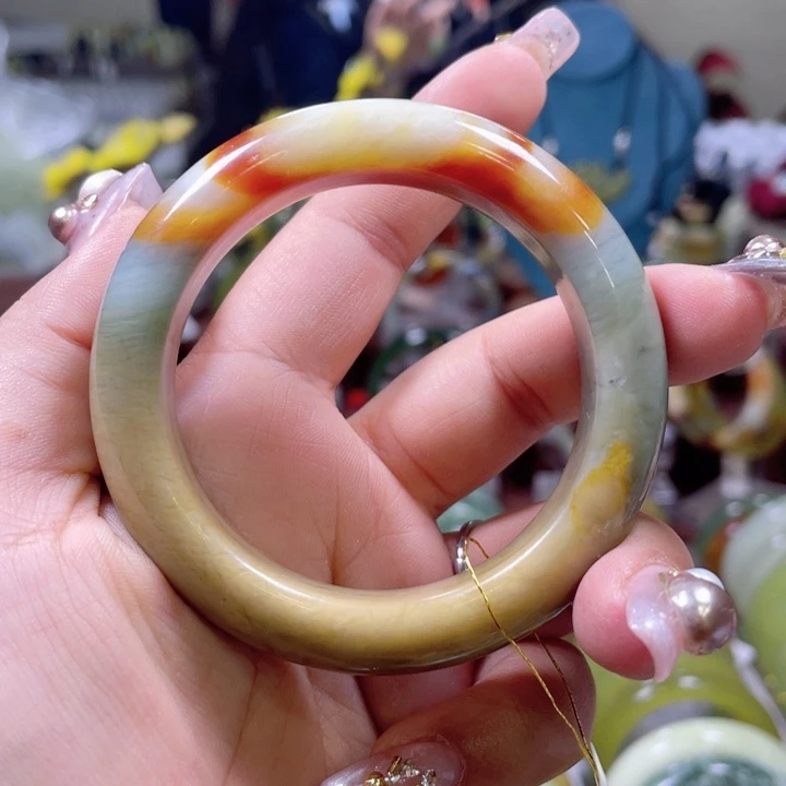 蛇纹石玉手镯未镶嵌