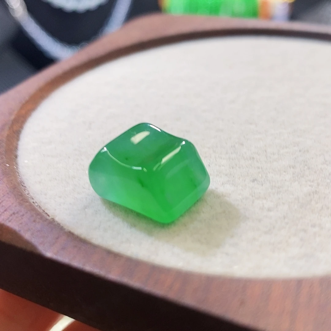 翡翠未镶嵌挂件随行