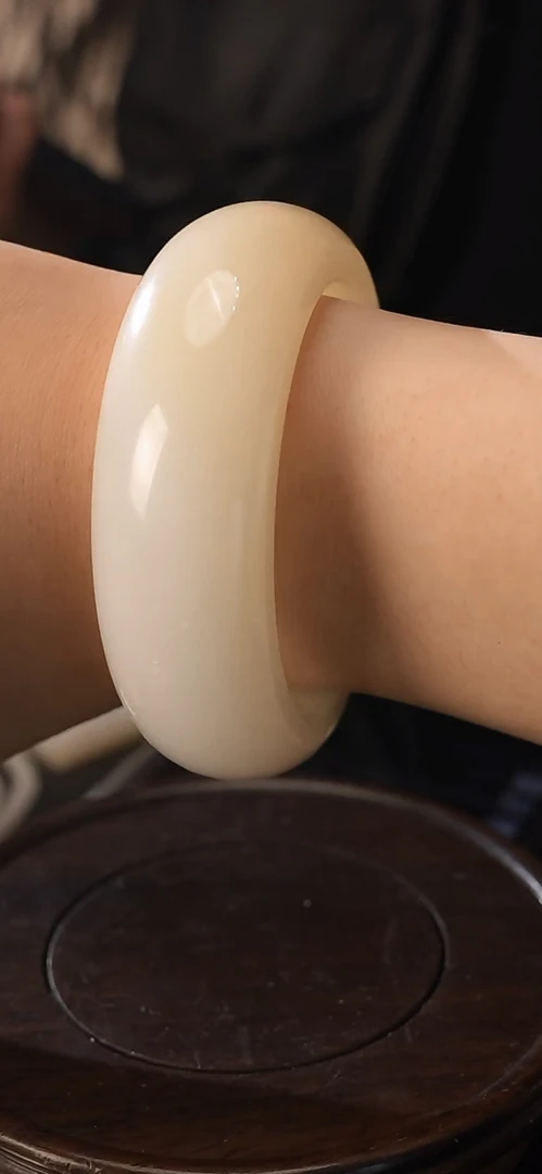 和田玉糖白手镯56圈口