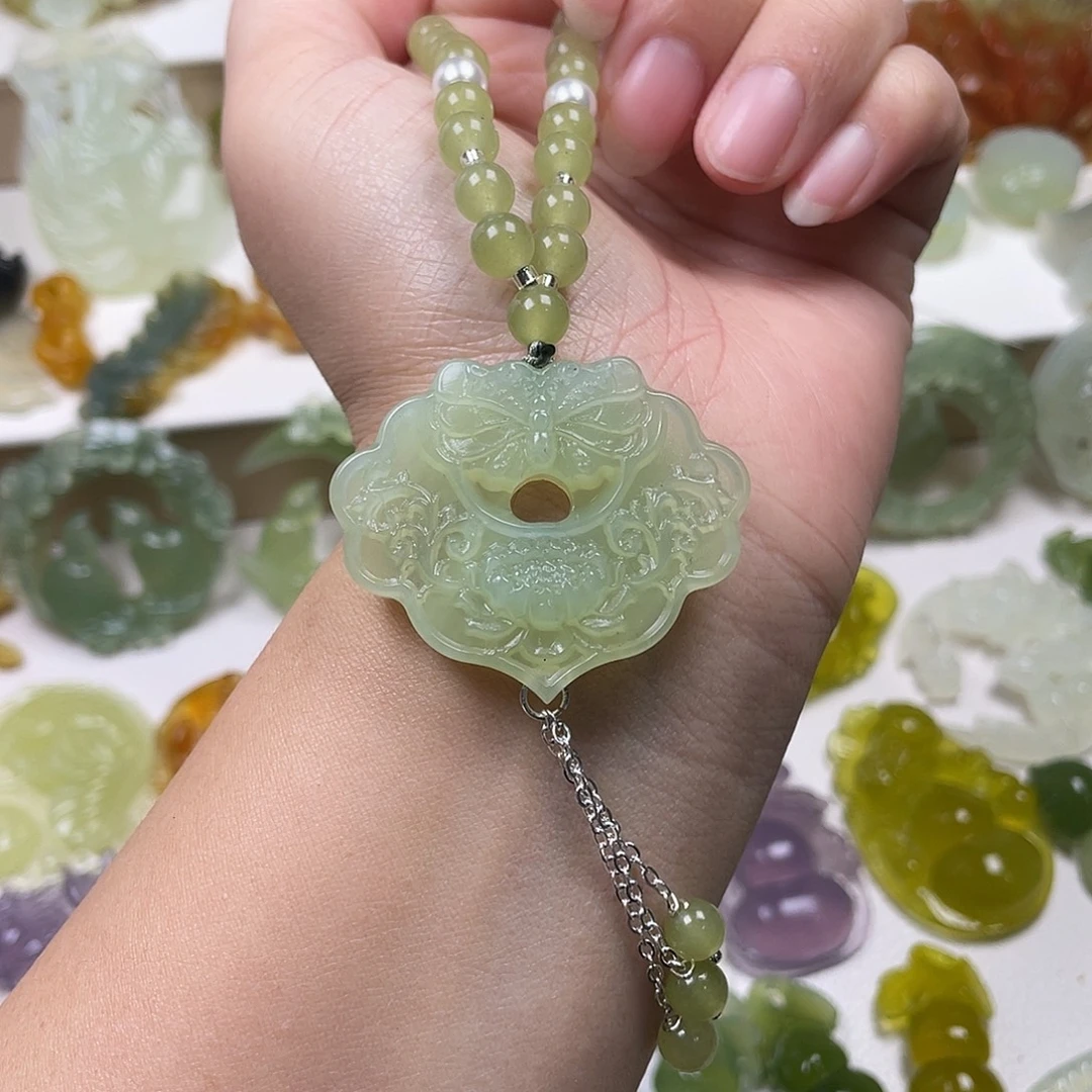 蛇纹石玉未镶嵌颈饰