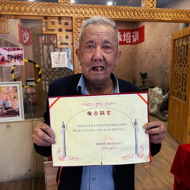 新疆非遗传承人塔什罕手工锻造沙雅小刀