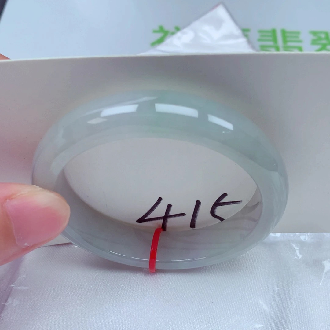 翡翠手镯未镶嵌翡翠