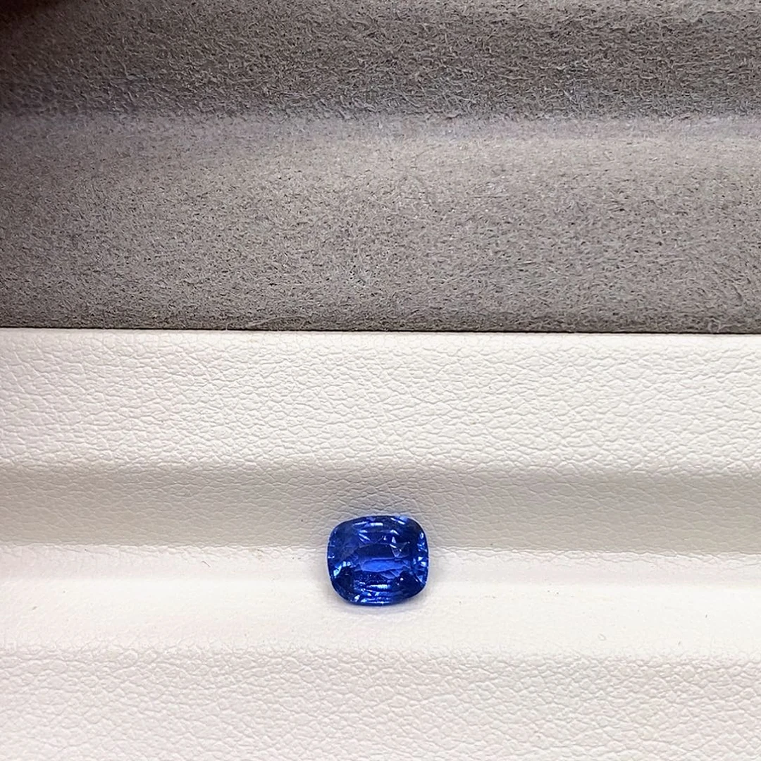 蓝宝石裸石1.49克拉天然无烧矢车菊蓝宝石