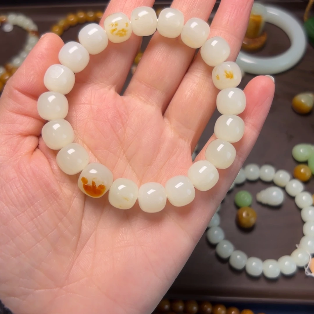 用***0和田玉未镶嵌颈饰