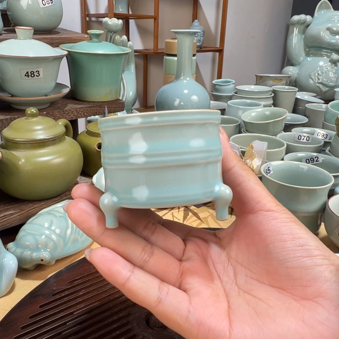 微瑕支钉三足鼎。