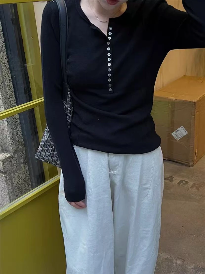 小纽扣装饰圆领长袖针织衫女简约薄款打底针织毛衣女8779