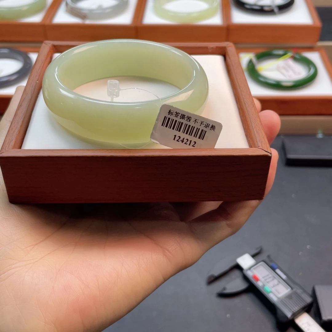 【闪购商品】未镶嵌手镯和田玉16奶蓝54.9