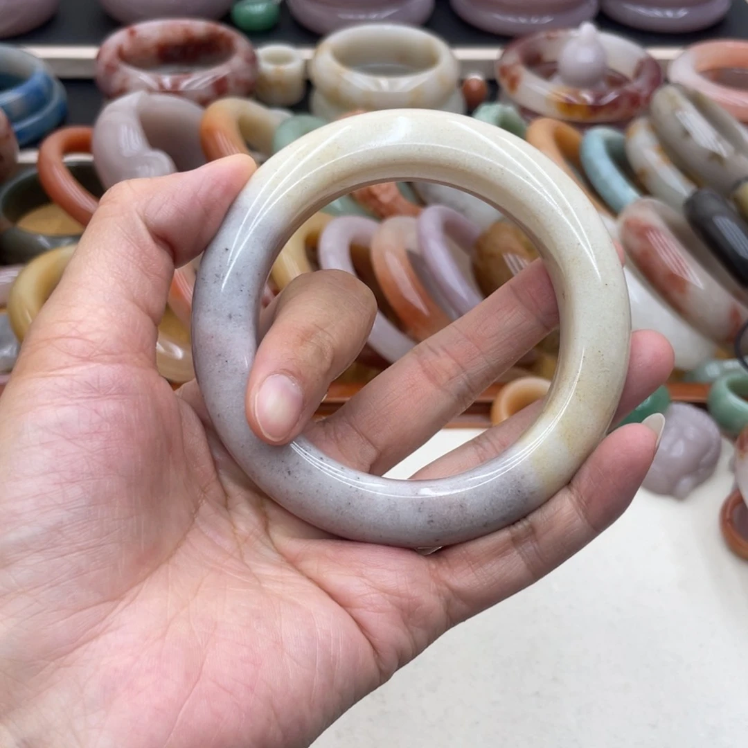 石英岩玉圈口60未镶嵌h*?