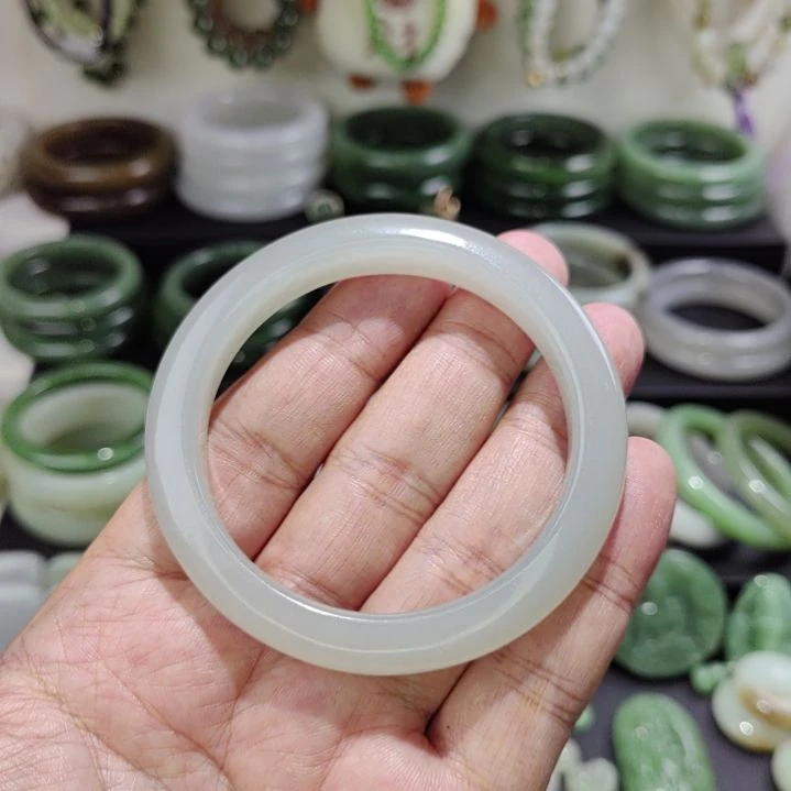 和田玉未镶嵌吊坠(赠链)