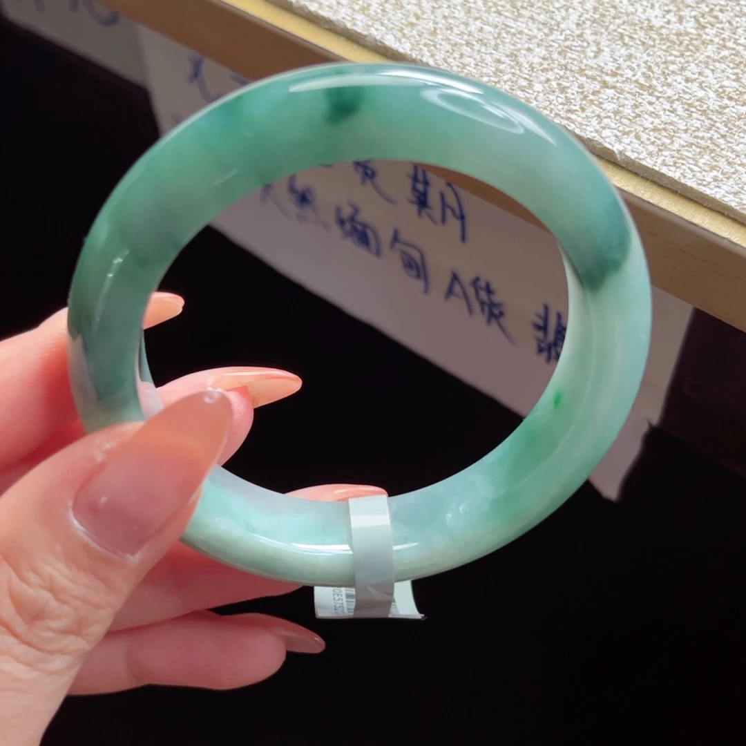 翡翠手镯未镶嵌手镯