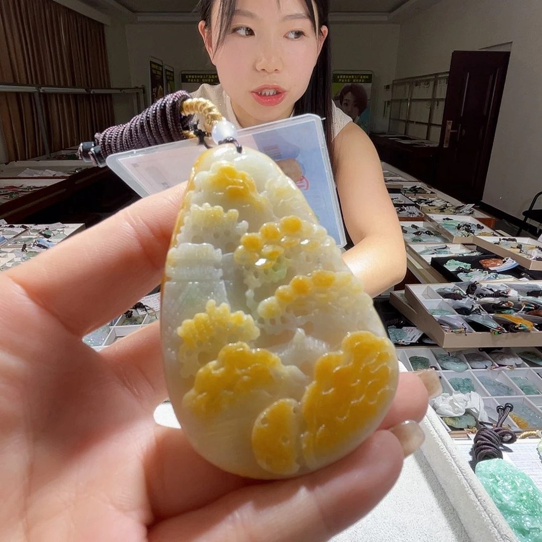 翡翠未镶嵌颈饰一