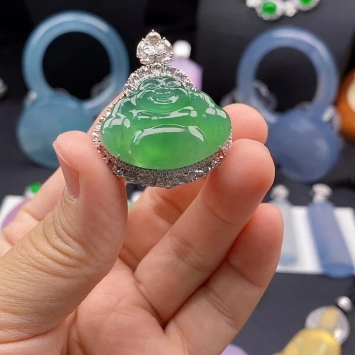 颈饰18K金镶嵌翡翠佛公