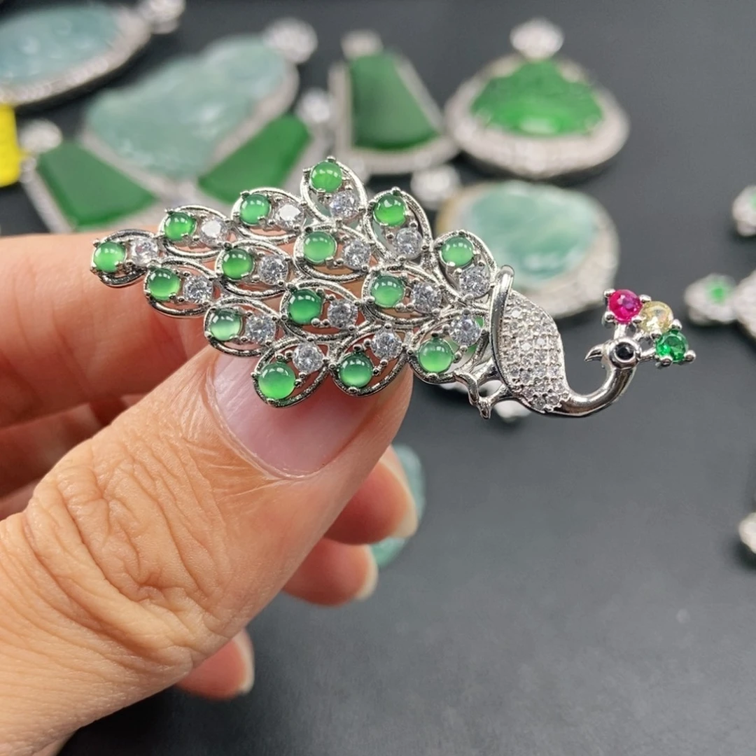 翡翠未镶嵌吊坠(赠链)