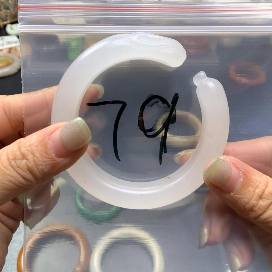 石英质玉手镯未镶嵌伊*