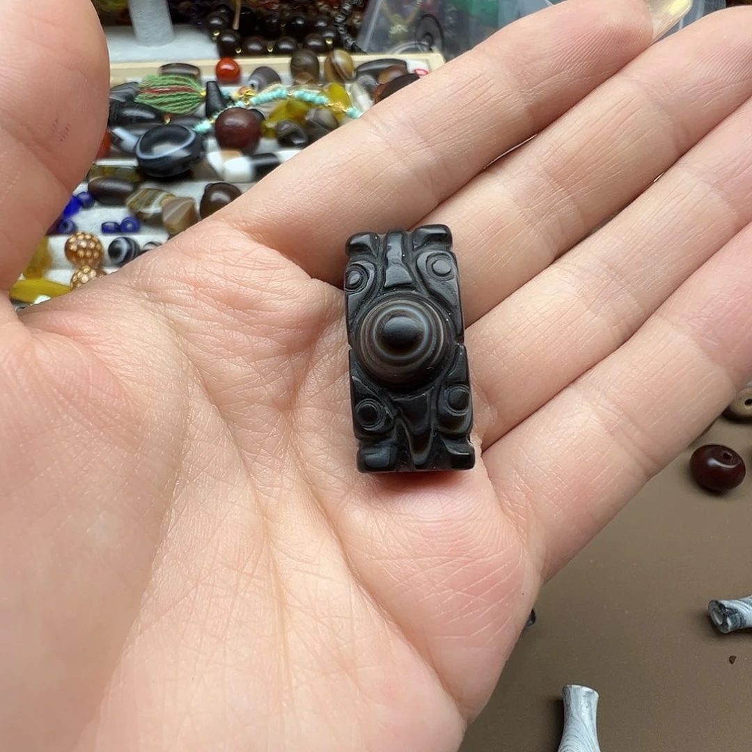 叁***玛瑙/玉髓未镶嵌珠宝半成品