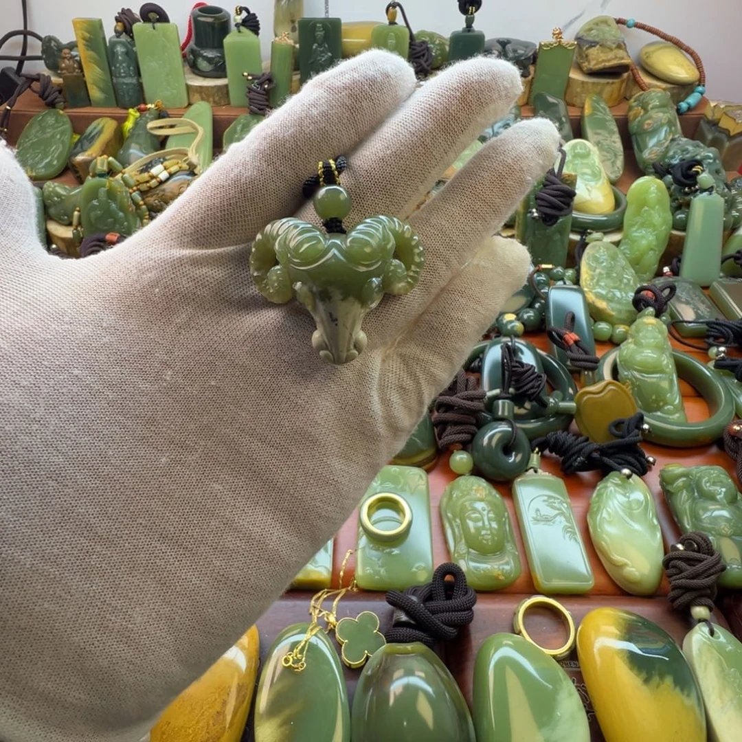 岫岩老玉（透闪石质玉）未镶嵌颈饰