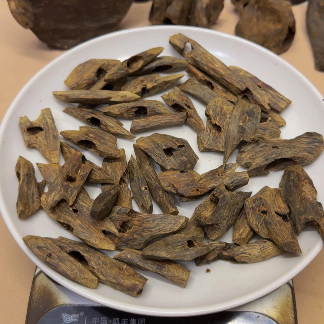 *****沉香碎屑沉香海南乌身圆叶块料101克