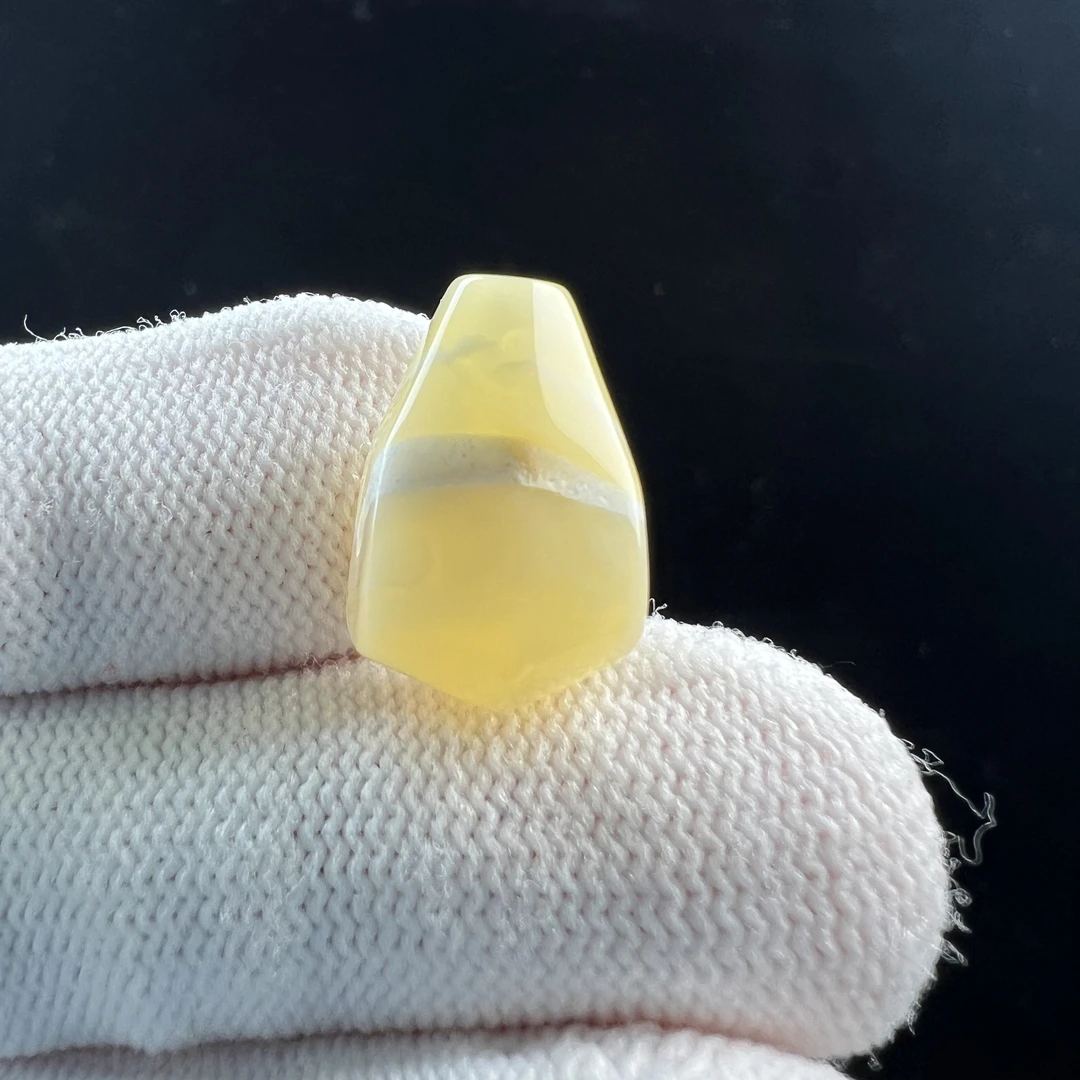 J7575天然原矿蜜蜡三通11.2x17mm 1.1克 支持复检假一罚四