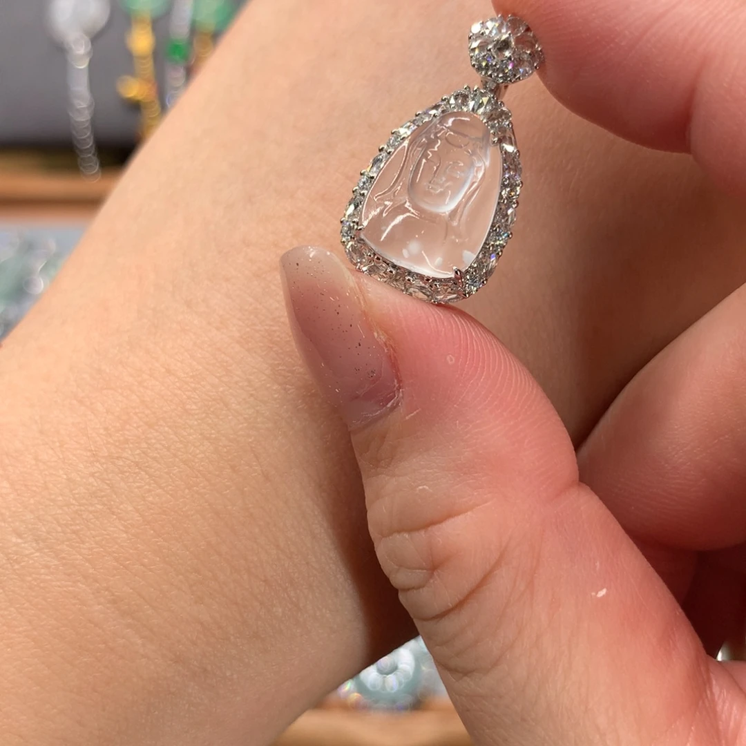 叮***咚翡翠18K金镶嵌颈饰吊坠