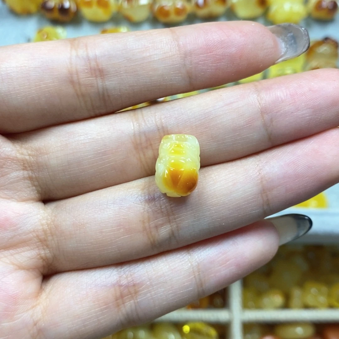 未镶嵌颈饰琥珀貔貅