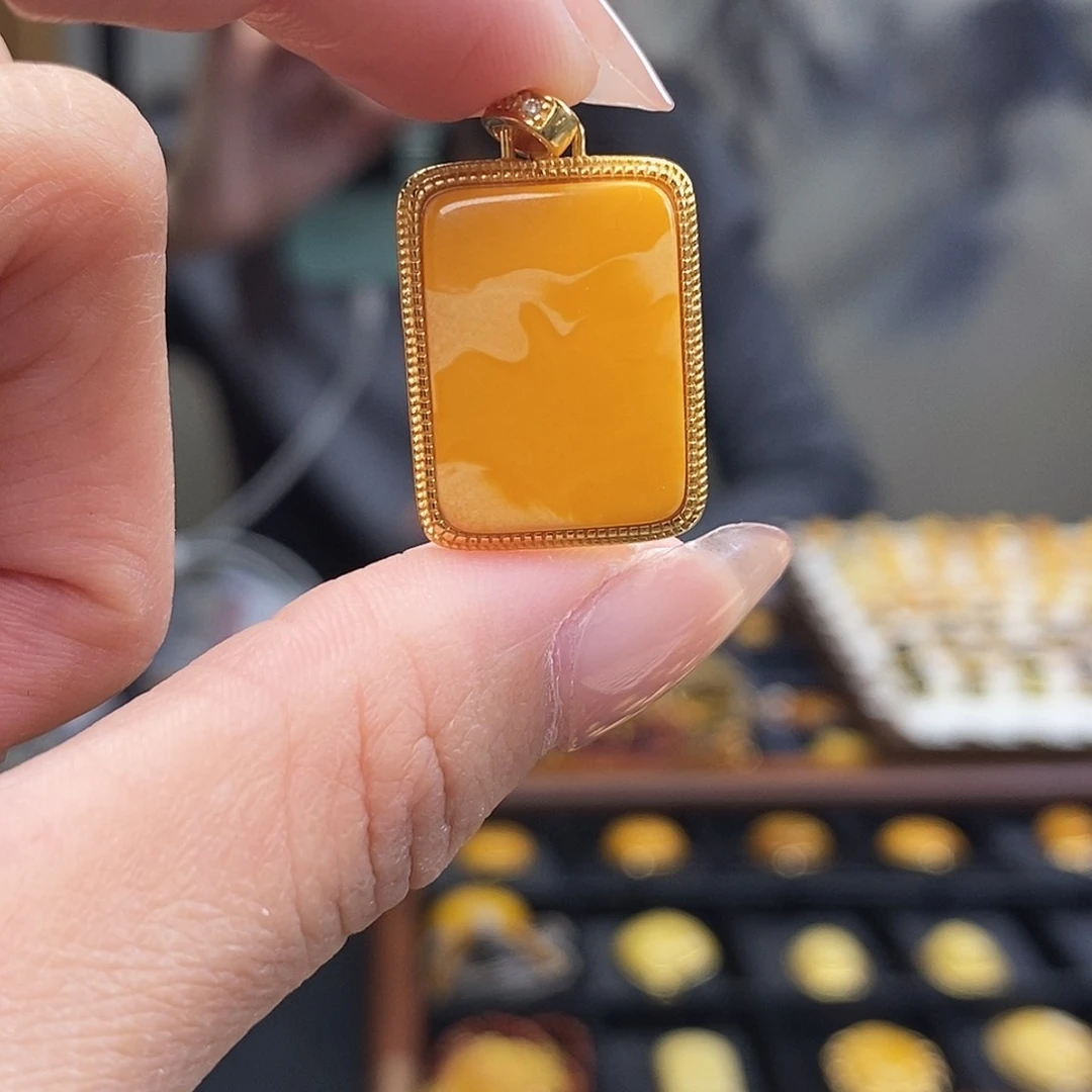 裸石琥珀未镶嵌成品