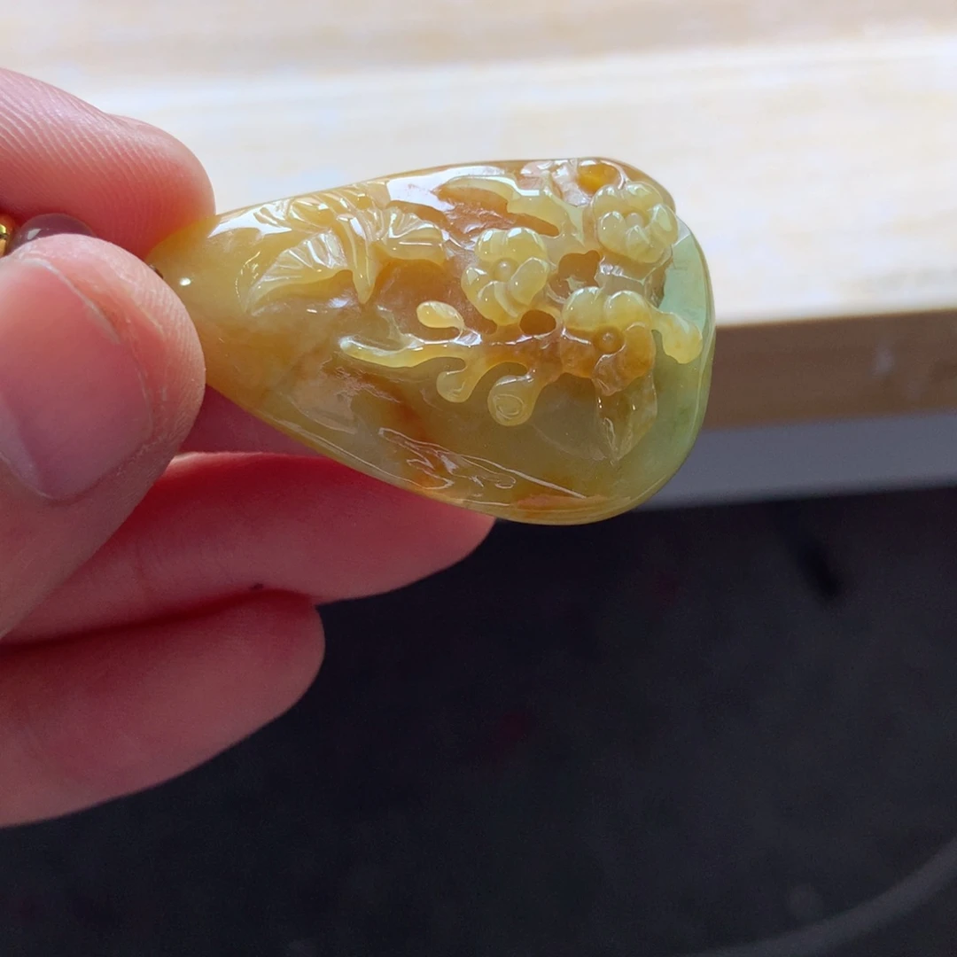 翡翠颈饰未镶嵌吊坠