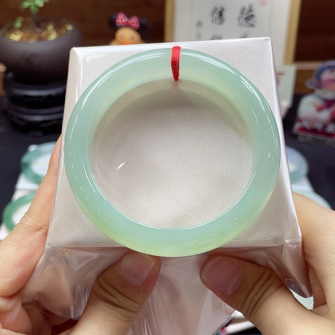 翡翠未镶嵌手镯31 号