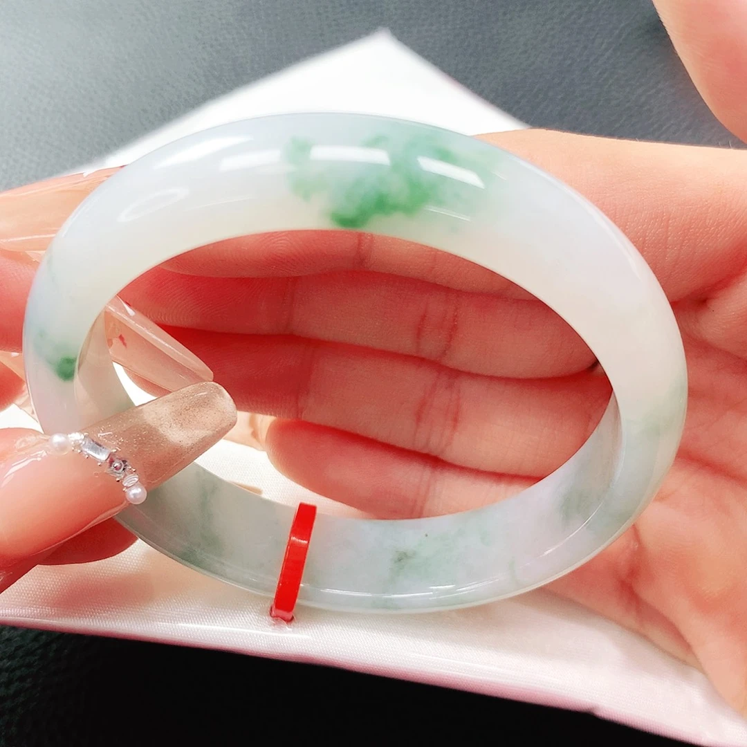 翡翠手镯未镶嵌53圈