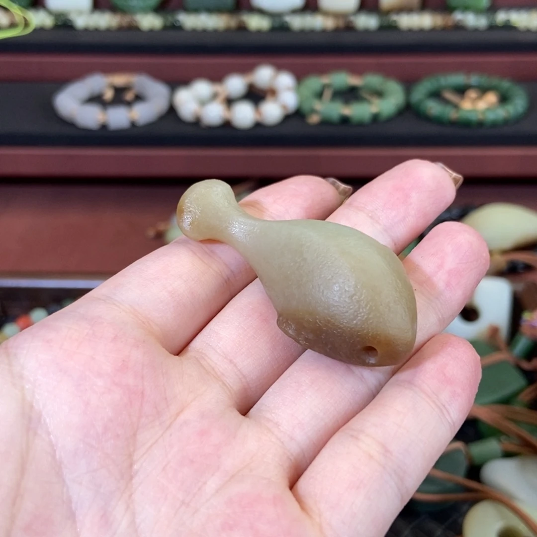 星****和田玉未镶嵌颈饰