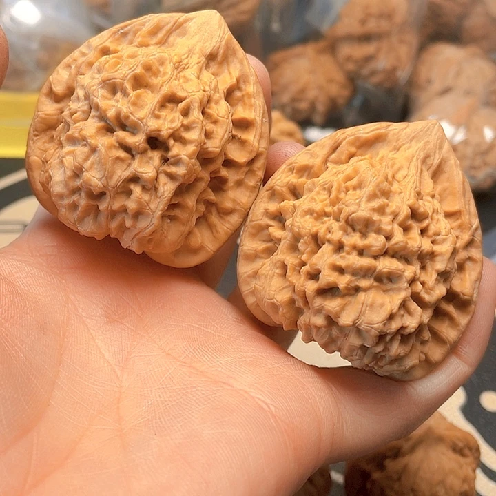 文玩核桃吊坠大官帽一对