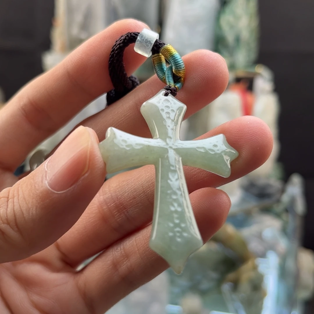 翡翠未镶嵌颈饰十字架