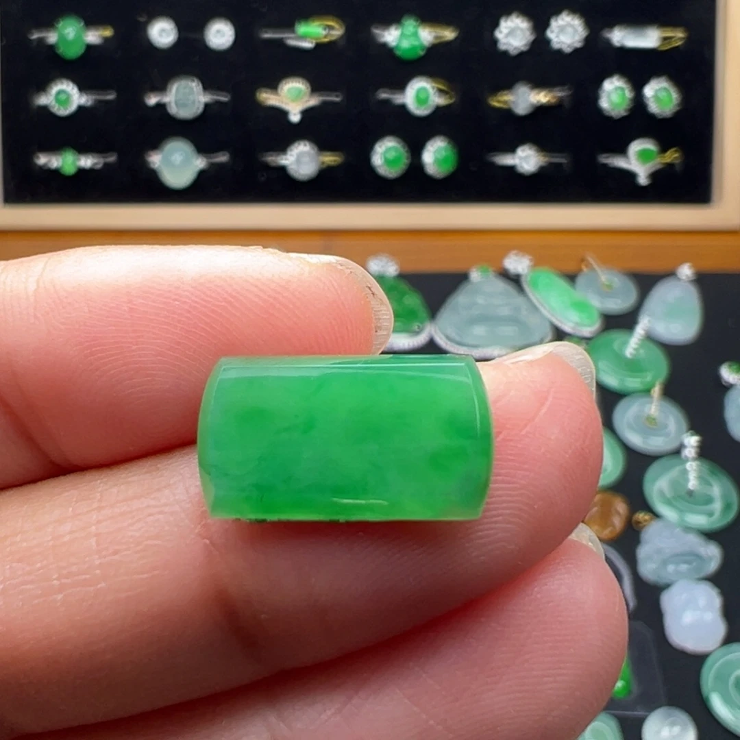 翡翠未镶嵌颈饰牌15.7