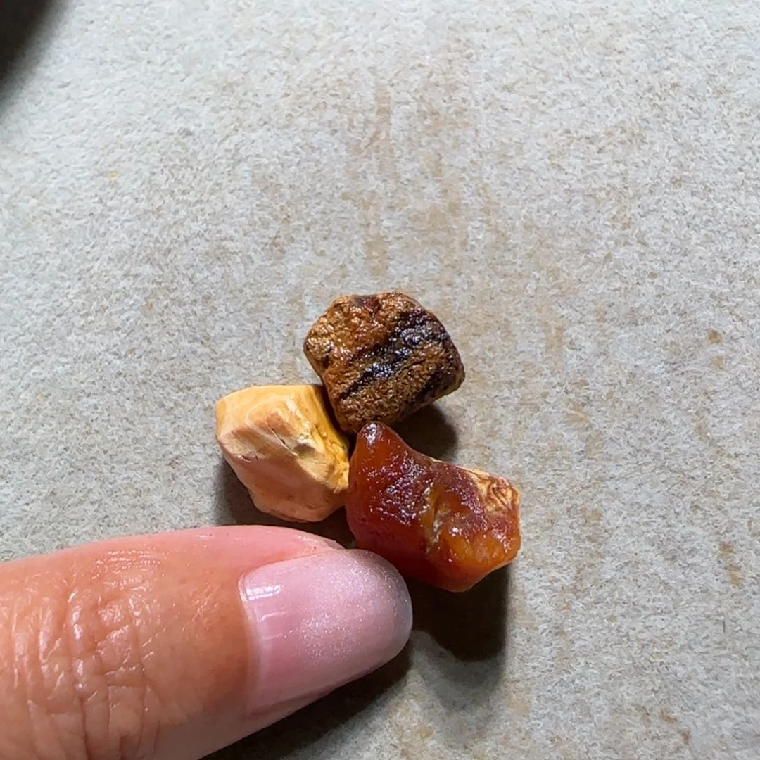 裸石琥珀未镶嵌缪****e专拍