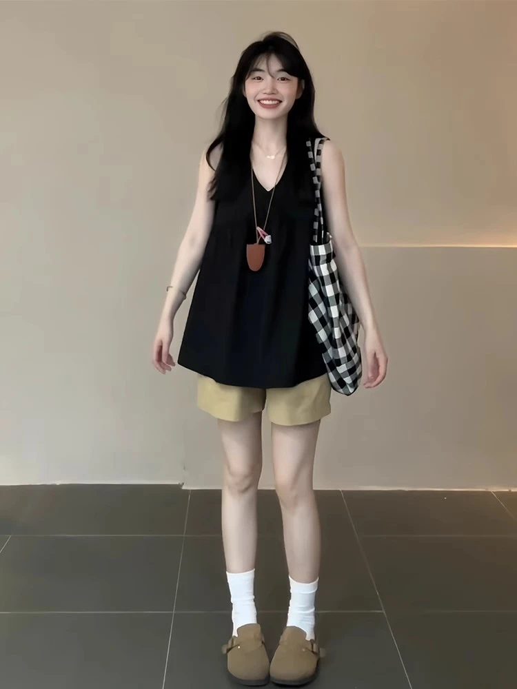 韩系时尚休闲运动服套装女夏季减龄ins黑色V领黑色上衣短裤两件套