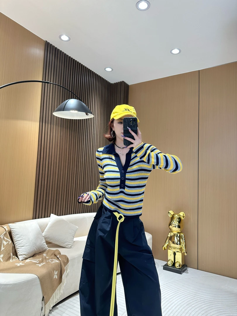 DA1057 条纹撞色V领针织上衣 秋冬新款时尚百搭长袖打底衫上衣女