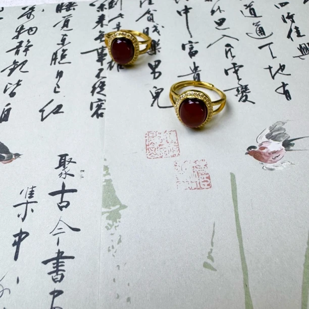 西亚珠宝XR0115缅甸血珀蛋面戒指尺寸9✖️10左右多样性发货
