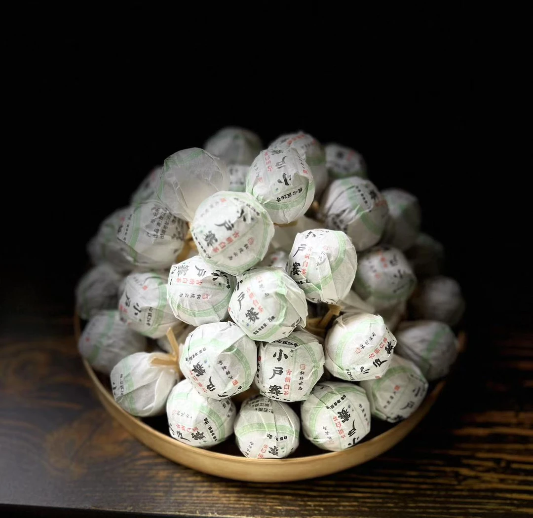 2023年小户赛红土地8克白茶龙珠10颗（10+2）