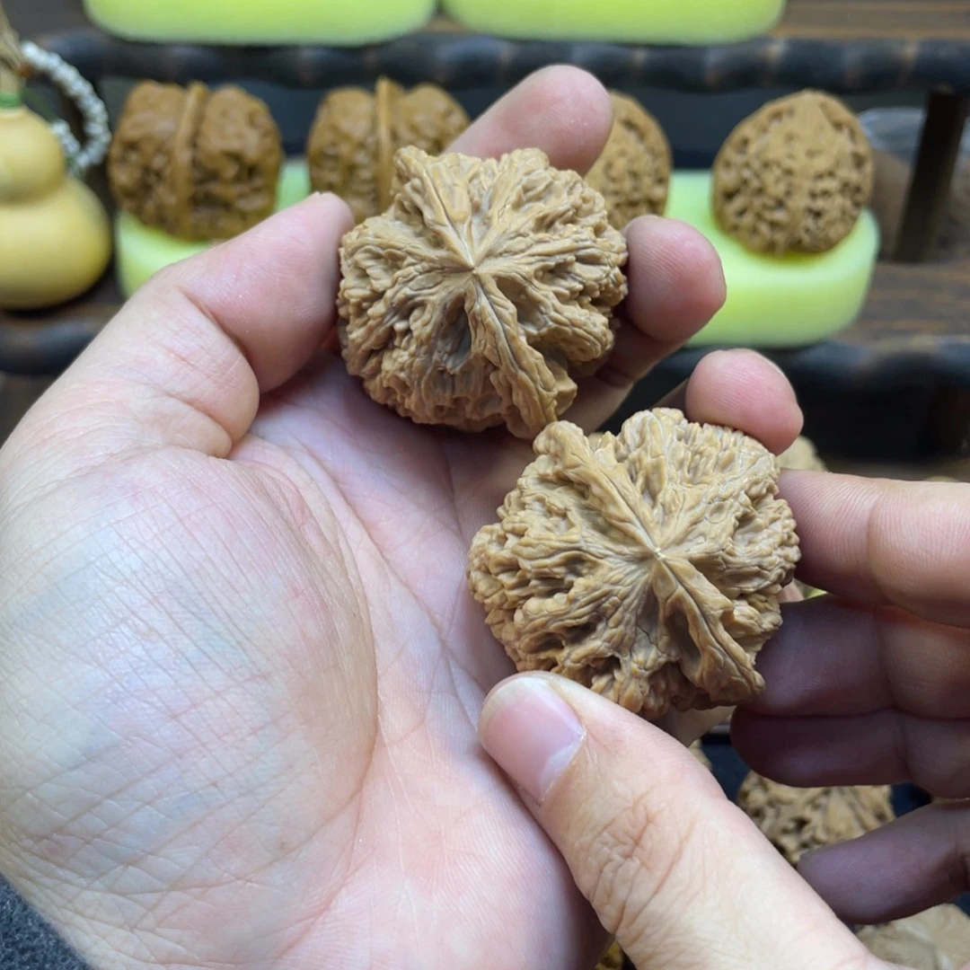 文玩核桃吊坠粗筋