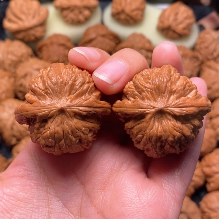 文玩核桃把件野生红皮正磨37