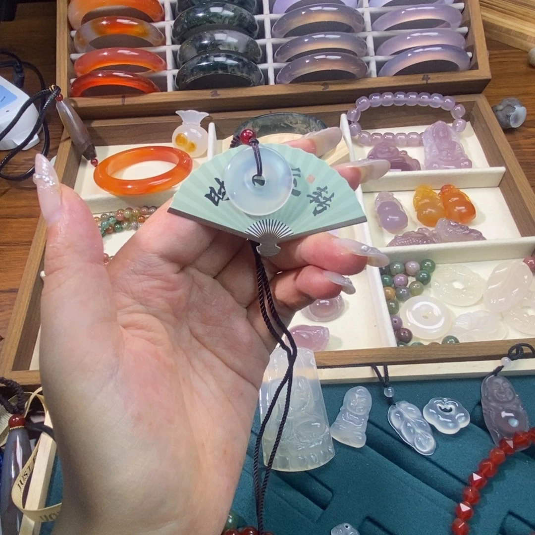 玛瑙/玉髓颈饰未镶嵌