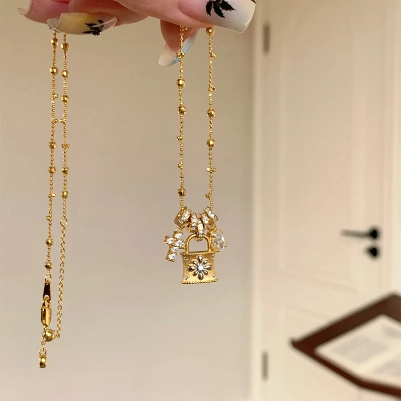 铜亚克力吊坠小红书爆款十字架锁扣项链女吊坠轻奢唯美小众高级感