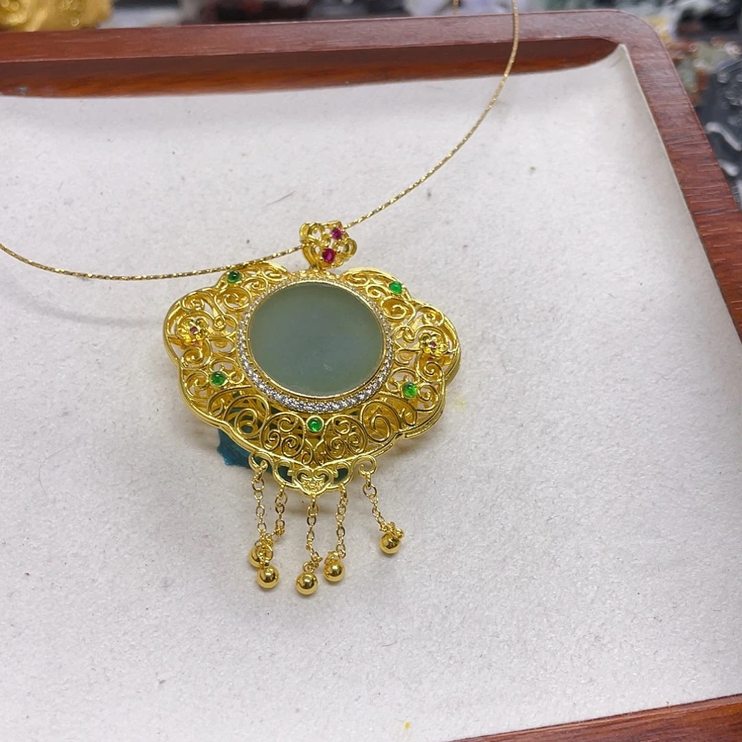 翡翠未镶嵌颈饰如意锁吊坠