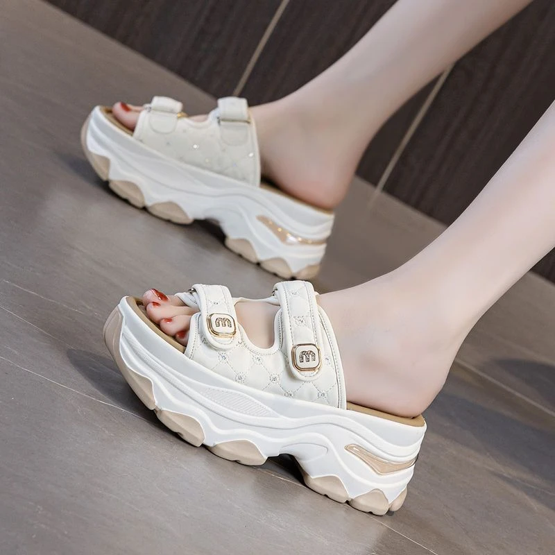 增高一字拖鞋女2025夏季新款松糕轻便不累脚外出时尚百搭凉拖鞋