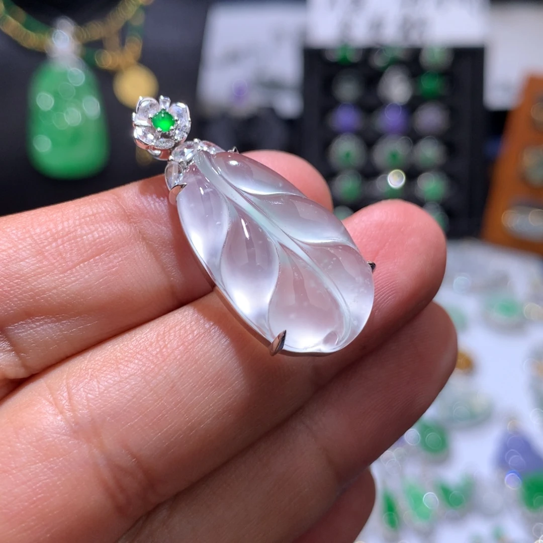 翡翠18K金镶嵌吊坠(赠链)