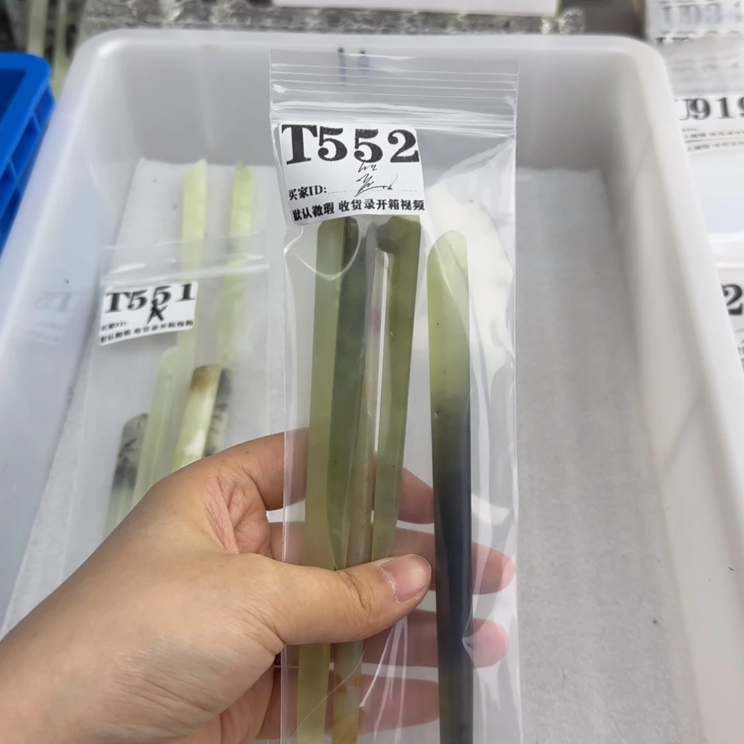 熊***糖蛇纹石玉合金发饰