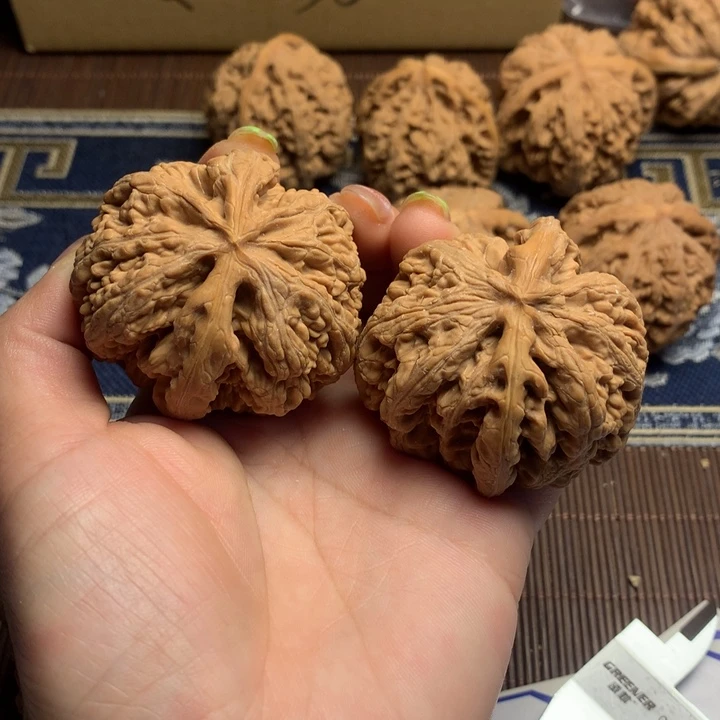 吊坠文玩核桃宸*粗筋